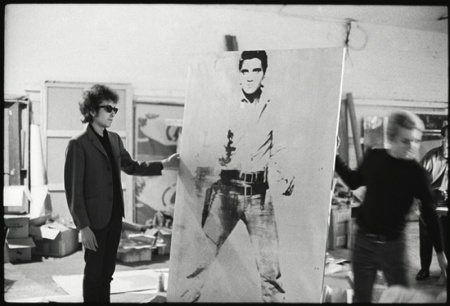 https://adolfovasquezrocca.wordpress.com/wp-content/uploads/2015/02/d2393-bob-dylan-with-a-double-elvis-screen-print-by-andy-warhol-the-silver-factory-231-east-47th-street-new-york-1965-photo-nat-finkelstein-800x544.jpg?w=450